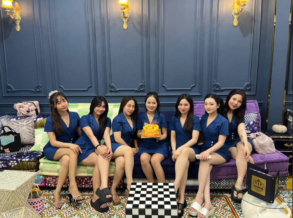 호치민 VIP 럭셔리 이발소 직원들